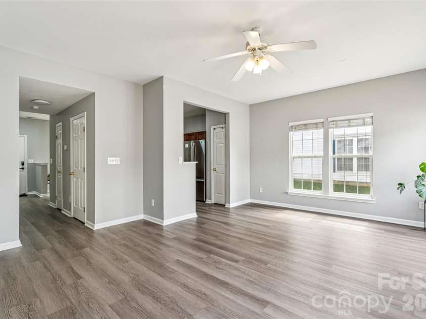 7125 Flying Scotsman Drive, Charlotte, NC 28213.  MLS# CAR4345317, YatesRealty ID 23139. 