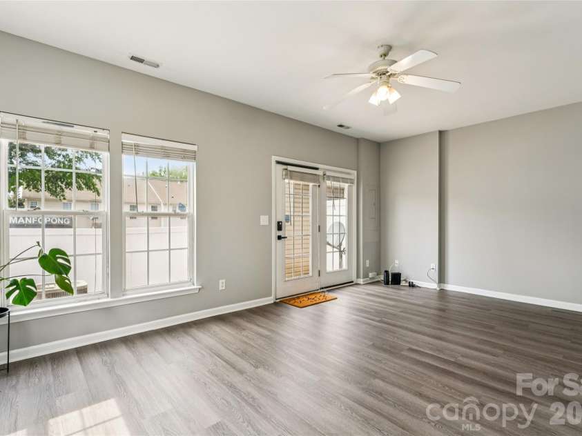 7125 Flying Scotsman Drive, Charlotte, NC 28213.  MLS# CAR4345317, YatesRealty ID 23139. 