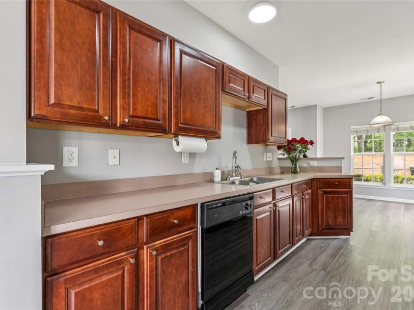 7125 Flying Scotsman Drive, Charlotte, NC 28213.  MLS# CAR4345317, YatesRealty ID 23139. 