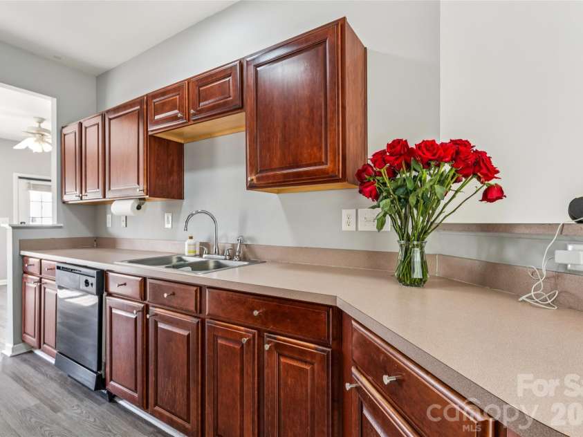 7125 Flying Scotsman Drive, Charlotte, NC 28213.  MLS# CAR4345317, YatesRealty ID 23139. 