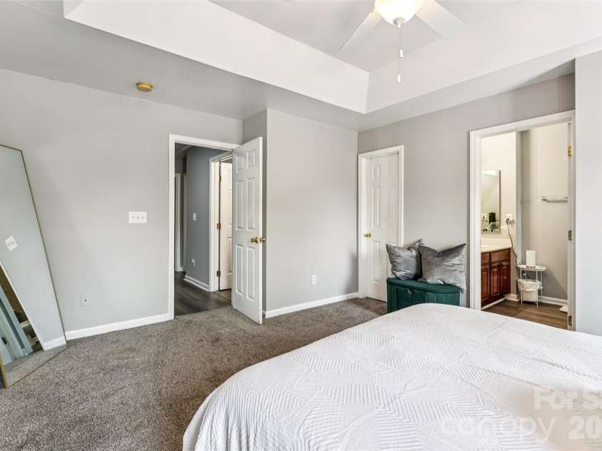 7125 Flying Scotsman Drive, Charlotte, NC 28213.  MLS# CAR4345317, YatesRealty ID 23139. 