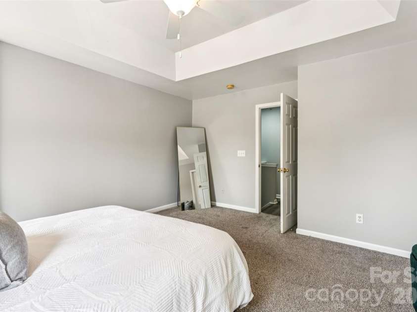 7125 Flying Scotsman Drive, Charlotte, NC 28213.  MLS# CAR4345317, YatesRealty ID 23139. 