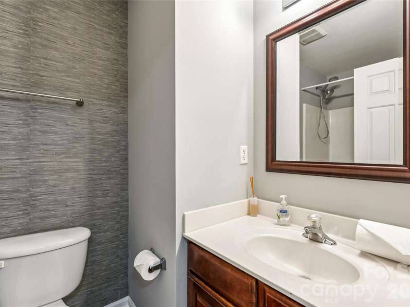 7125 Flying Scotsman Drive, Charlotte, NC 28213.  MLS# CAR4345317, YatesRealty ID 23139. 