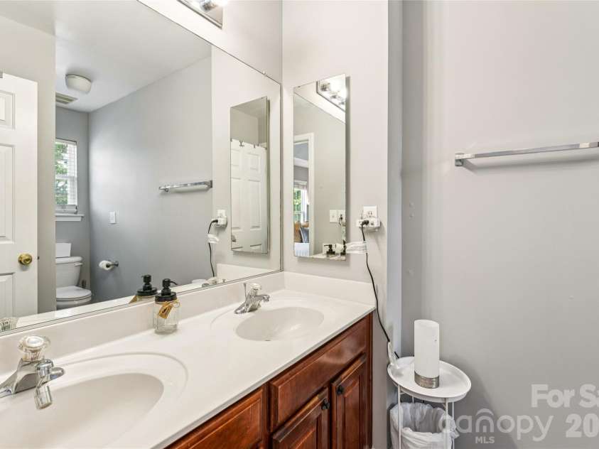 7125 Flying Scotsman Drive, Charlotte, NC 28213.  MLS# CAR4345317, YatesRealty ID 23139. 