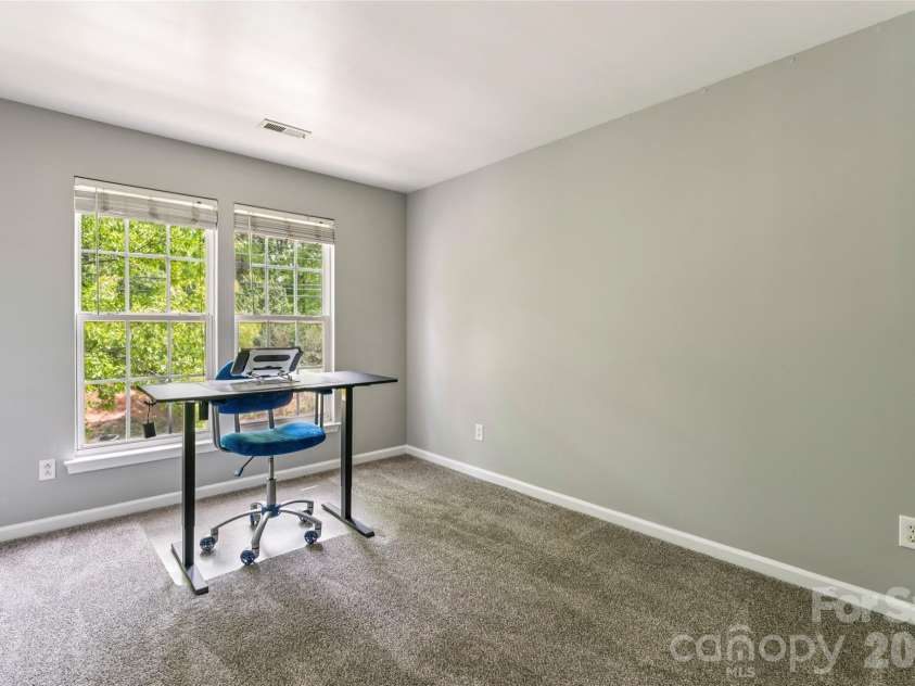 7125 Flying Scotsman Drive, Charlotte, NC 28213.  MLS# CAR4345317, YatesRealty ID 23139. 
