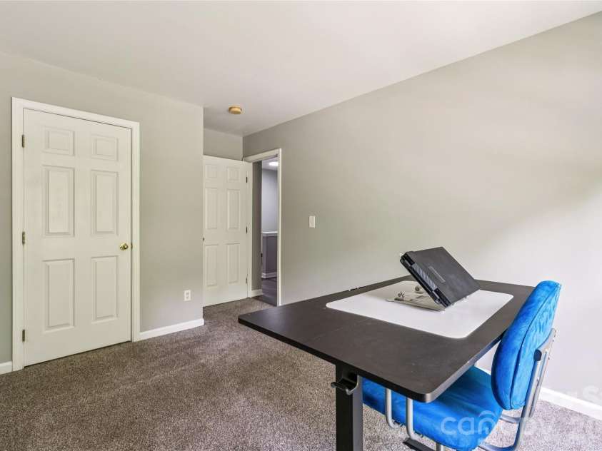 7125 Flying Scotsman Drive, Charlotte, NC 28213.  MLS# CAR4345317, YatesRealty ID 23139. 
