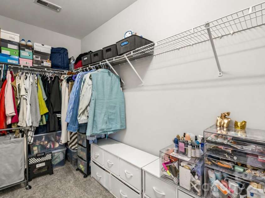 7125 Flying Scotsman Drive, Charlotte, NC 28213.  MLS# CAR4345317, YatesRealty ID 23139. 