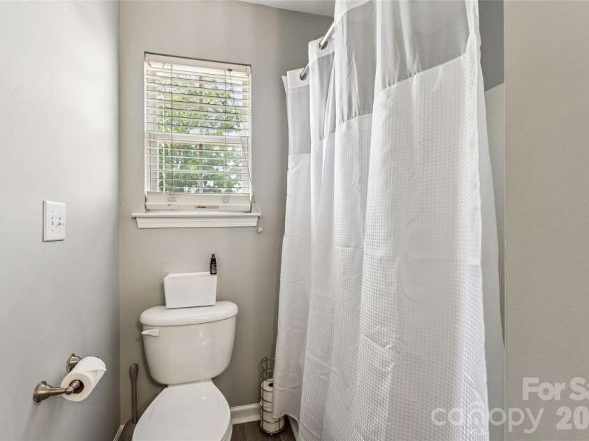 7125 Flying Scotsman Drive, Charlotte, NC 28213.  MLS# CAR4345317, YatesRealty ID 23139. 