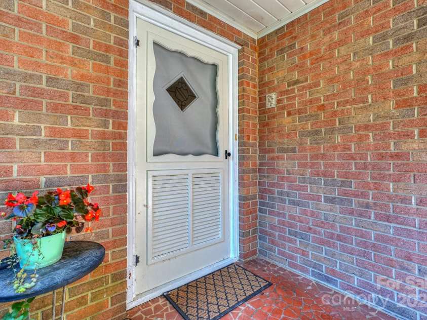 165 Fieldstone Farm Drive, Statesville, NC 28625.  MLS# CAR4272588, YatesRealty ID 23140. 