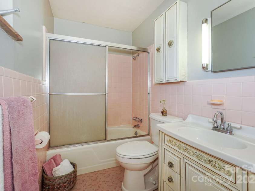 165 Fieldstone Farm Drive, Statesville, NC 28625.  MLS# CAR4272588, YatesRealty ID 23140. 