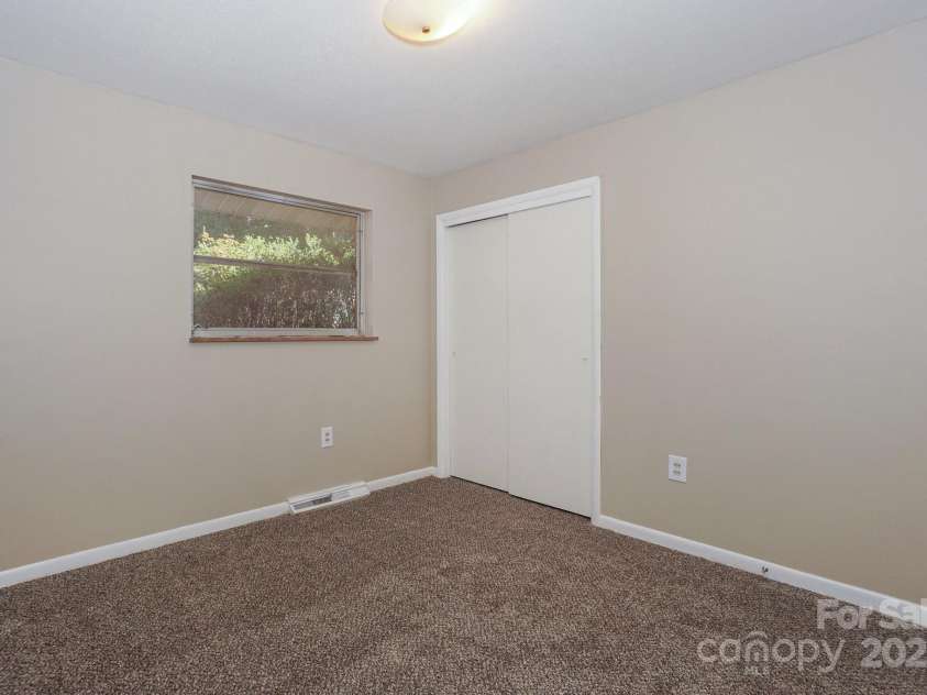 165 Fieldstone Farm Drive, Statesville, NC 28625.  MLS# CAR4272588, YatesRealty ID 23140. 