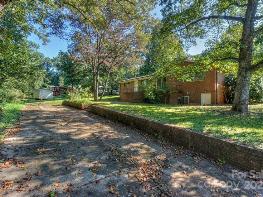 165 Fieldstone Farm Drive, Statesville, NC 28625.  MLS# CAR4272588, YatesRealty ID 23140. 