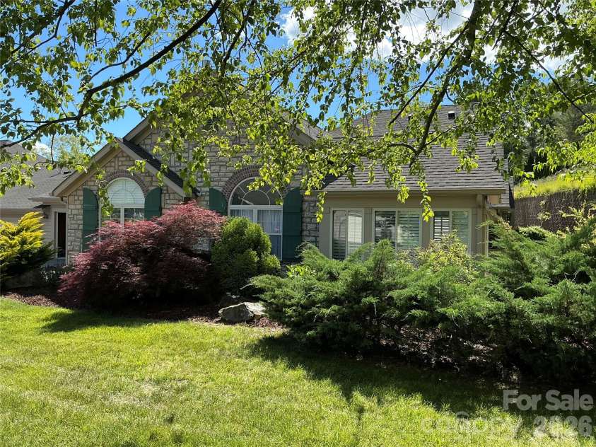 60 Mountain Meadow Circle, Weaverville, NC 28787.  MLS# CAR4382244, YatesRealty ID 23140. 