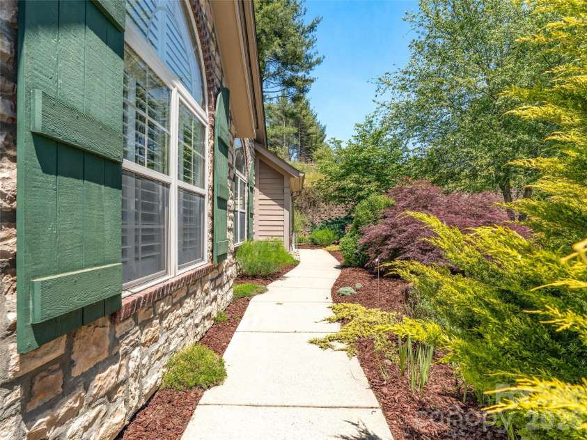 60 Mountain Meadow Circle, Weaverville, NC 28787.  MLS# CAR4382244, YatesRealty ID 23140. 