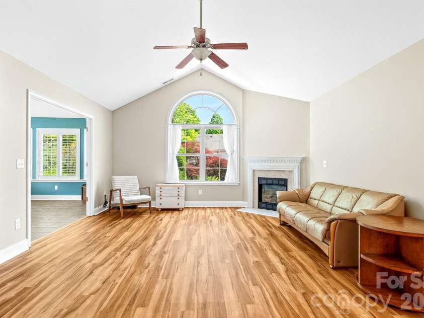 60 Mountain Meadow Circle, Weaverville, NC 28787.  MLS# CAR4382244, YatesRealty ID 23140. 