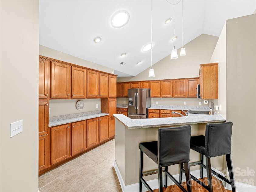 60 Mountain Meadow Circle, Weaverville, NC 28787.  MLS# CAR4382244, YatesRealty ID 23140. Ample cabinetry