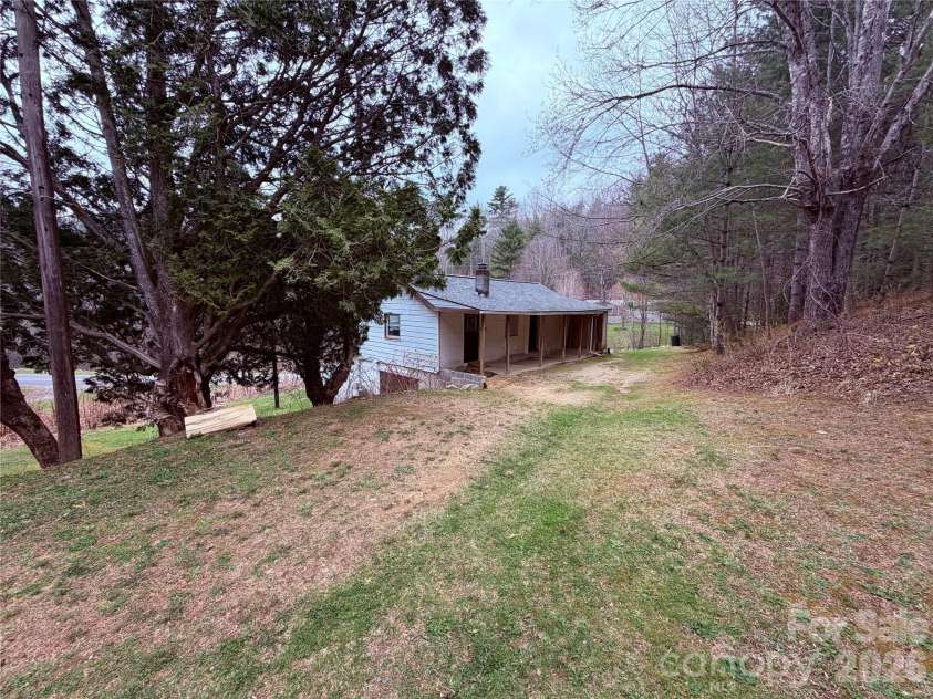 658 Upper Hanging Rock Road, Spruce Pine, NC 28777.  MLS# CAR4362146, YatesRealty ID 23142. Guest House