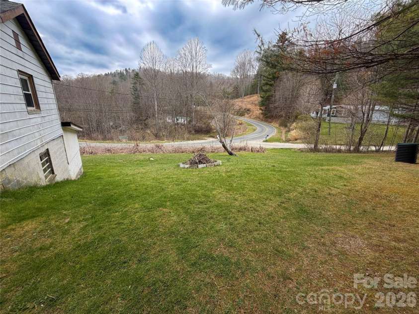 658 Upper Hanging Rock Road, Spruce Pine, NC 28777.  MLS# CAR4362146, YatesRealty ID 23142. Guest House