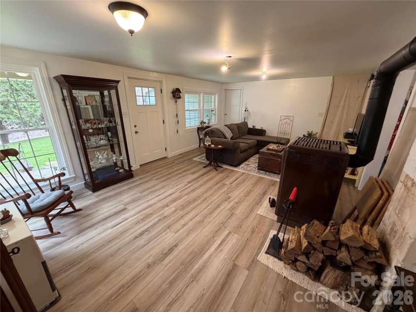 658 Upper Hanging Rock Road, Spruce Pine, NC 28777.  MLS# CAR4362146, YatesRealty ID 23142. Main House