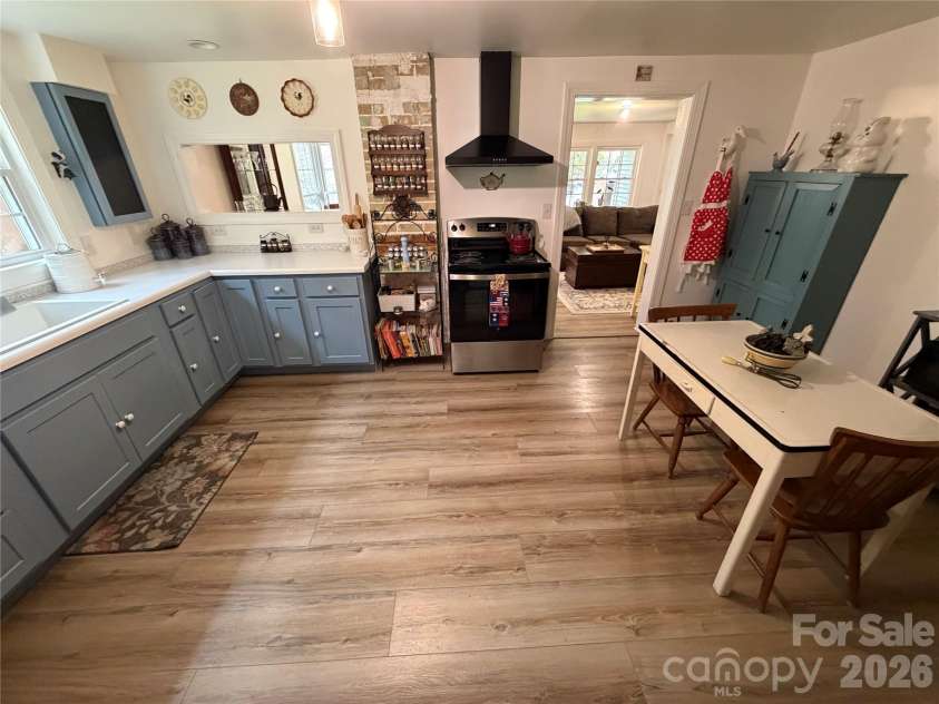 658 Upper Hanging Rock Road, Spruce Pine, NC 28777.  MLS# CAR4362146, YatesRealty ID 23142. Main House