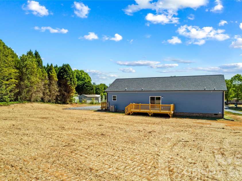 6040 Bridges Street, Catawba, NC 28609.  MLS# CAR4373131, YatesRealty ID 23143. 