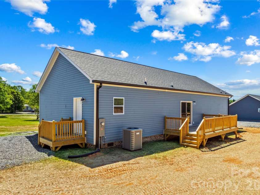 6040 Bridges Street, Catawba, NC 28609.  MLS# CAR4373131, YatesRealty ID 23143. 