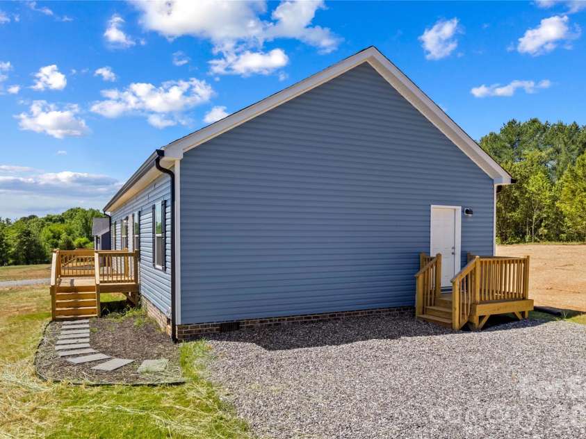 6040 Bridges Street, Catawba, NC 28609.  MLS# CAR4373131, YatesRealty ID 23143. 