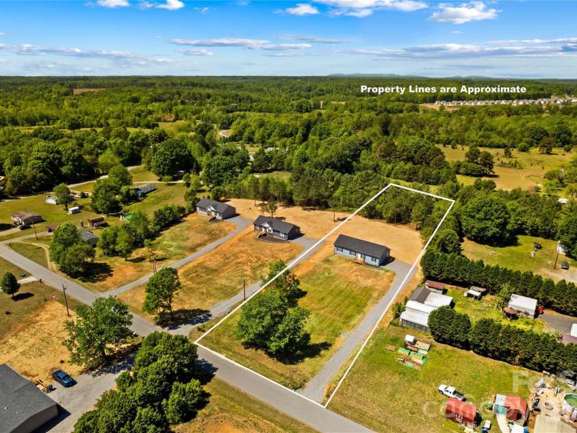 6040 Bridges Street, Catawba, NC 28609.  MLS# CAR4373131, YatesRealty ID 23143. 