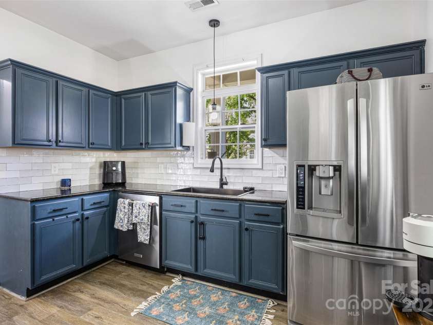 6107 Raisin Tree Lane, Charlotte, NC 28215.  MLS# CAR4260682, YatesRealty ID 23143. 