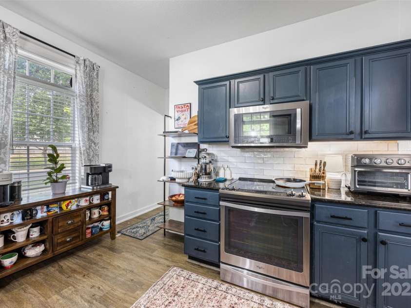 6107 Raisin Tree Lane, Charlotte, NC 28215.  MLS# CAR4260682, YatesRealty ID 23143. 