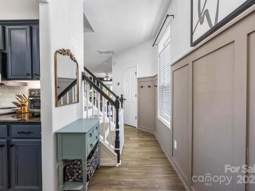 6107 Raisin Tree Lane, Charlotte, NC 28215.  MLS# CAR4260682, YatesRealty ID 23143. 