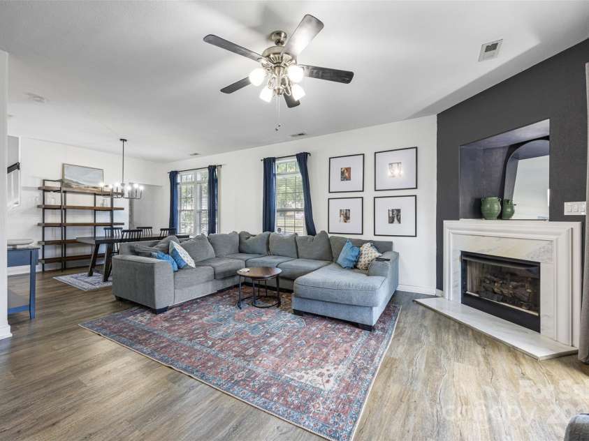 6107 Raisin Tree Lane, Charlotte, NC 28215.  MLS# CAR4260682, YatesRealty ID 23143. 