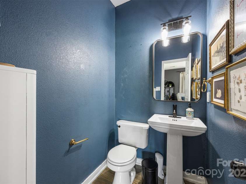 6107 Raisin Tree Lane, Charlotte, NC 28215.  MLS# CAR4260682, YatesRealty ID 23143. 