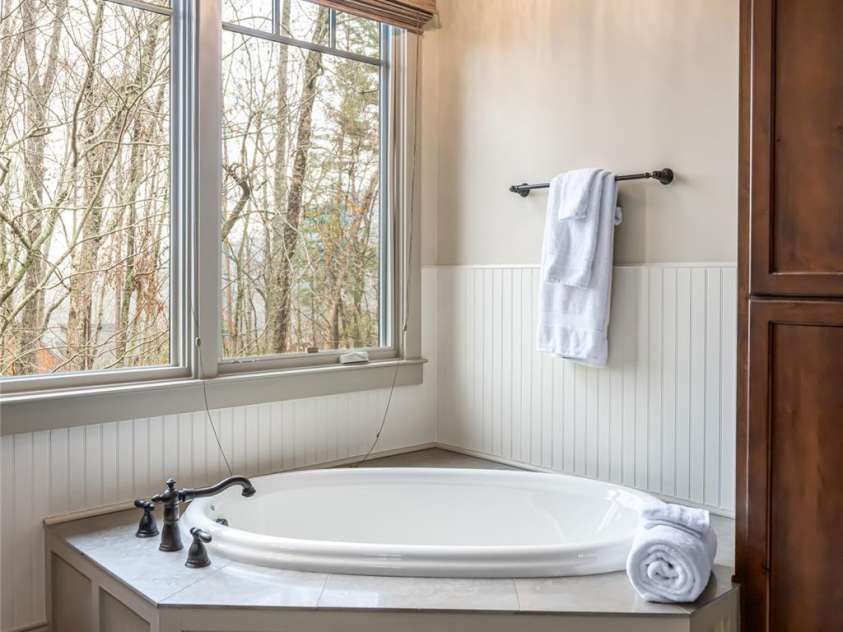 2 Cherokee Orchard Court, Fairview, NC 28730.  MLS# CAR4382110, YatesRealty ID 23144. 