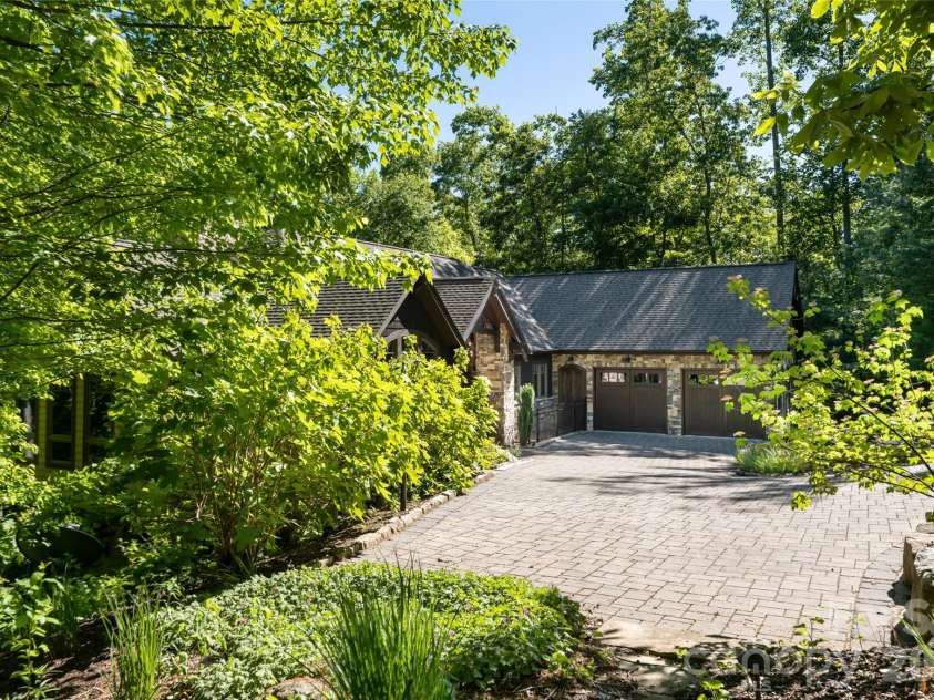 2 Cherokee Orchard Court, Fairview, NC 28730.  MLS# CAR4382110, YatesRealty ID 23144. 