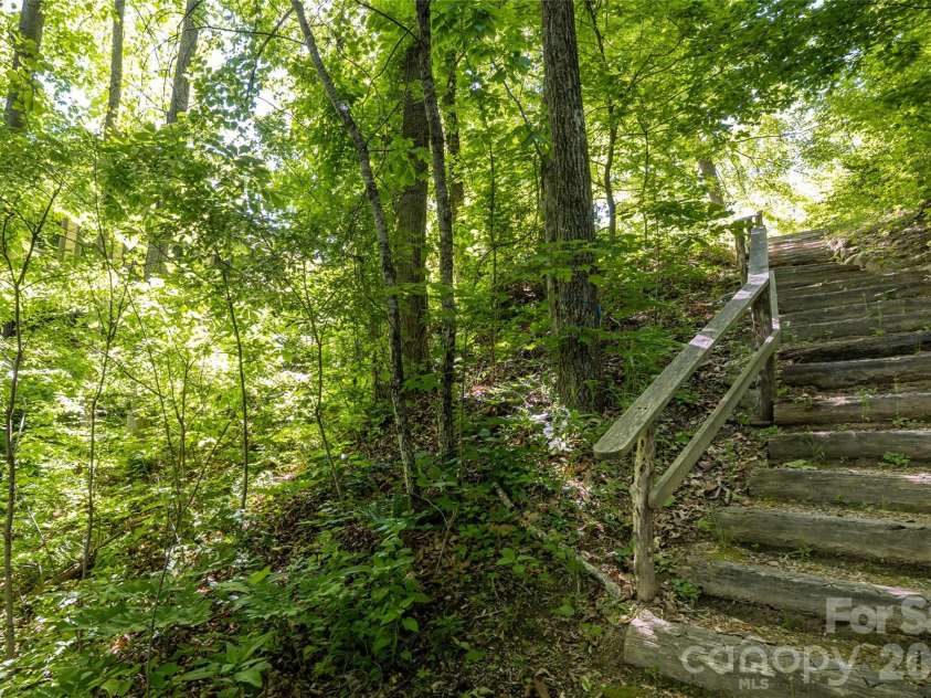 2 Cherokee Orchard Court, Fairview, NC 28730.  MLS# CAR4382110, YatesRealty ID 23144. 