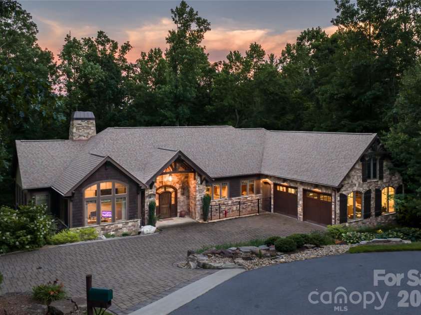 2 Cherokee Orchard Court, Fairview, NC 28730.  MLS# CAR4382110, YatesRealty ID 23144. 