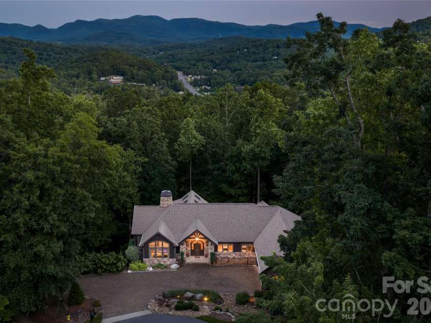 2 Cherokee Orchard Court, Fairview, NC 28730.  MLS# CAR4382110, YatesRealty ID 23144. 