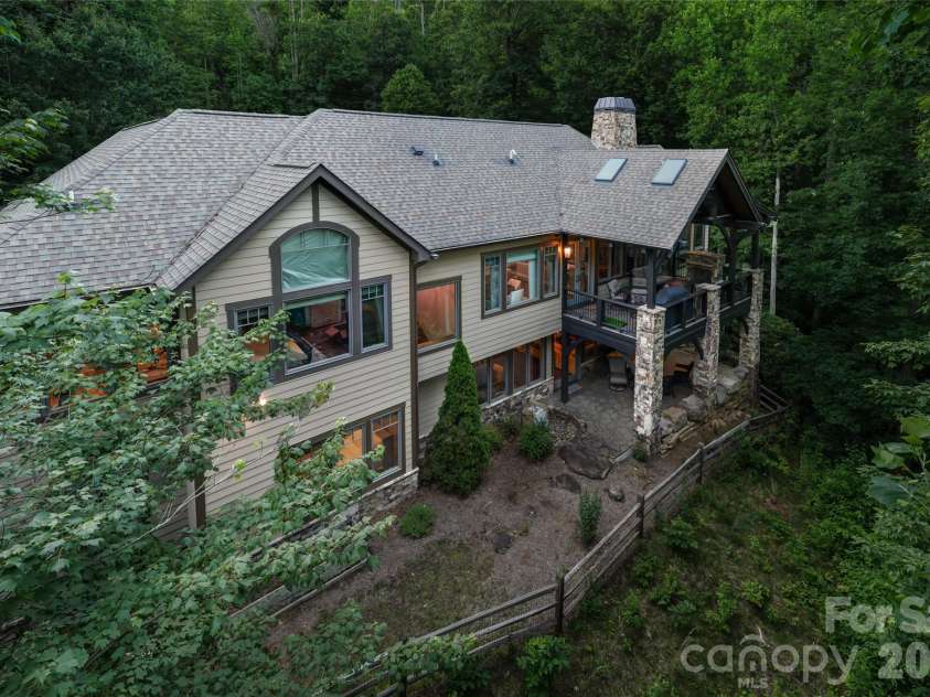 2 Cherokee Orchard Court, Fairview, NC 28730.  MLS# CAR4382110, YatesRealty ID 23144. 