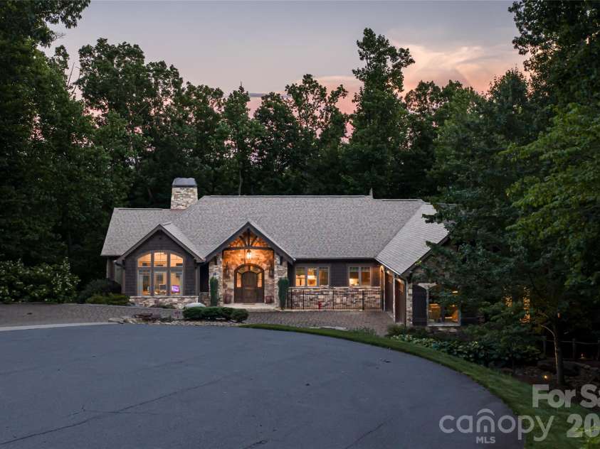 2 Cherokee Orchard Court, Fairview, NC 28730.  MLS# CAR4382110, YatesRealty ID 23144. 
