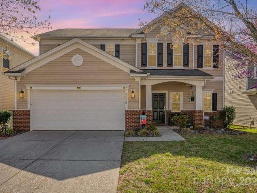 9018 Seamill Road, Charlotte, NC 28278.  MLS# CAR4231244, YatesRealty ID 23144. 