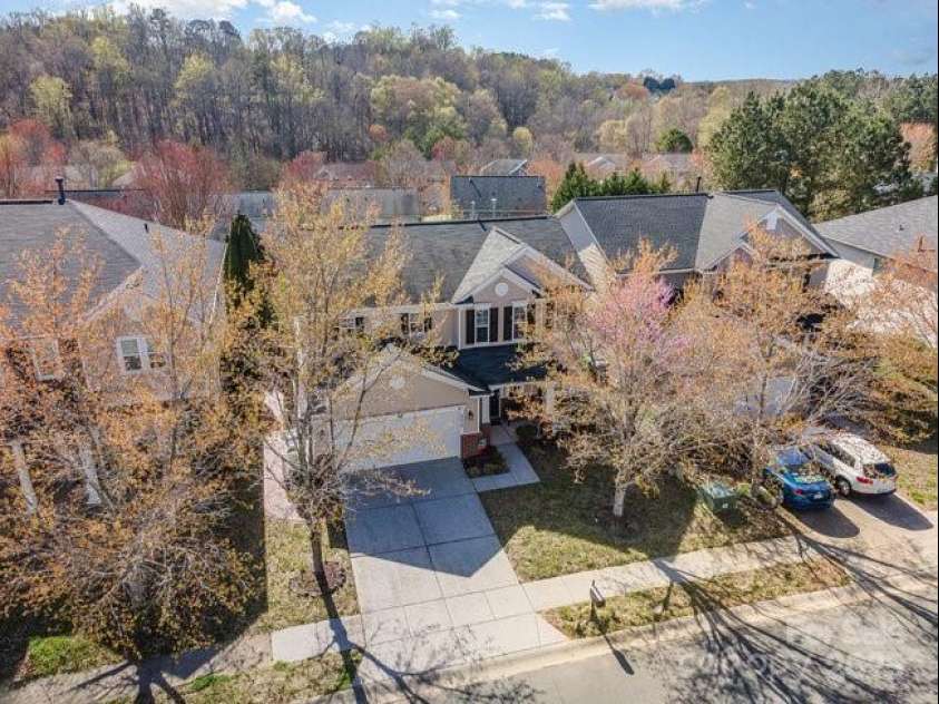 9018 Seamill Road, Charlotte, NC 28278.  MLS# CAR4231244, YatesRealty ID 23144. 