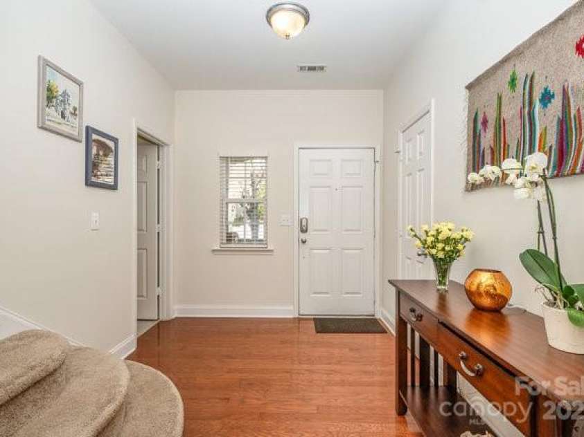 9018 Seamill Road, Charlotte, NC 28278.  MLS# CAR4231244, YatesRealty ID 23144. 