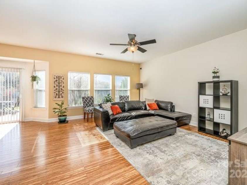 9018 Seamill Road, Charlotte, NC 28278.  MLS# CAR4231244, YatesRealty ID 23144. 