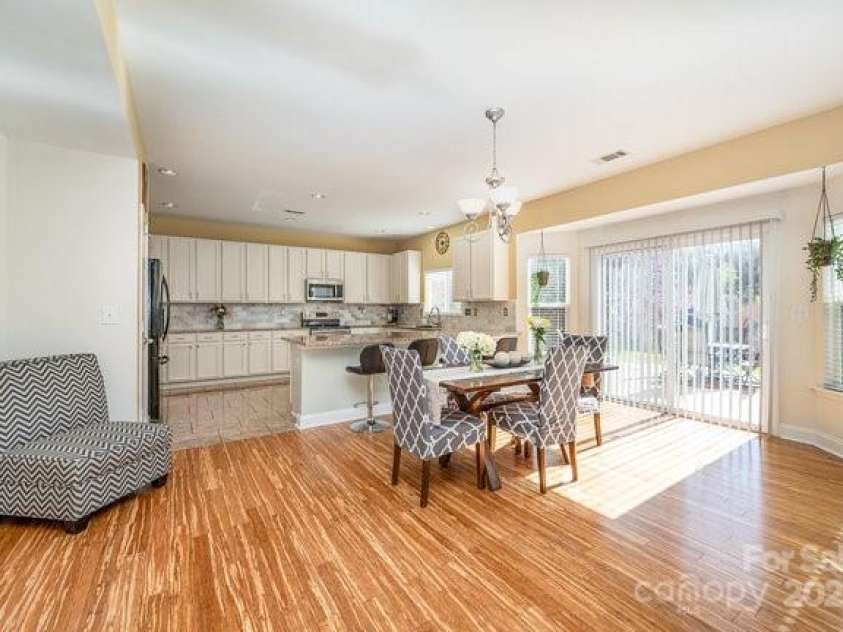 9018 Seamill Road, Charlotte, NC 28278.  MLS# CAR4231244, YatesRealty ID 23144. 