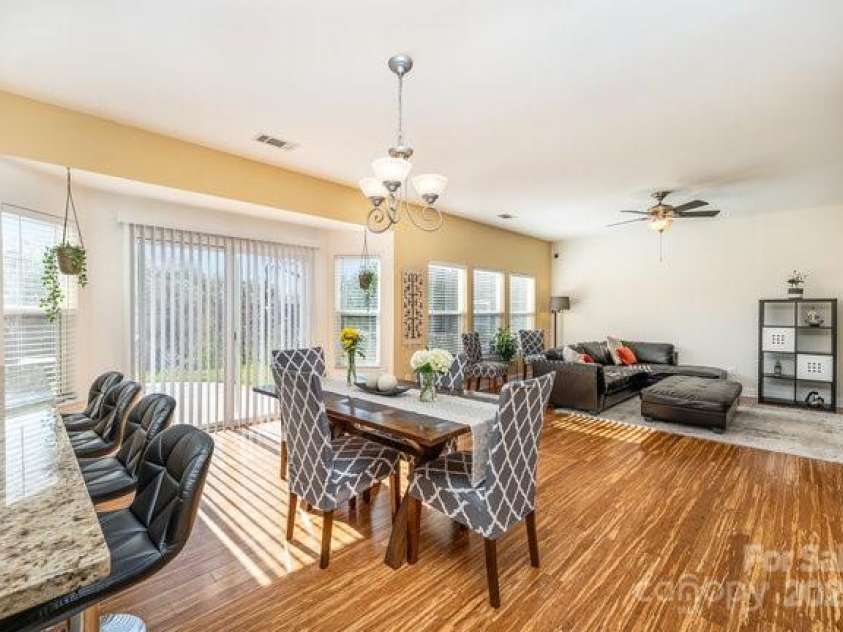 9018 Seamill Road, Charlotte, NC 28278.  MLS# CAR4231244, YatesRealty ID 23144. 