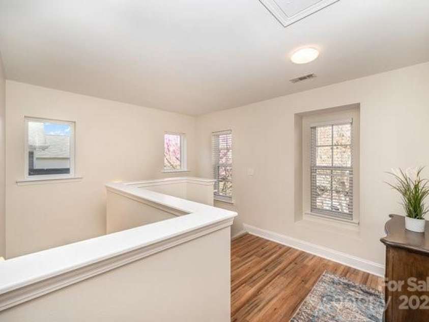 9018 Seamill Road, Charlotte, NC 28278.  MLS# CAR4231244, YatesRealty ID 23144. 