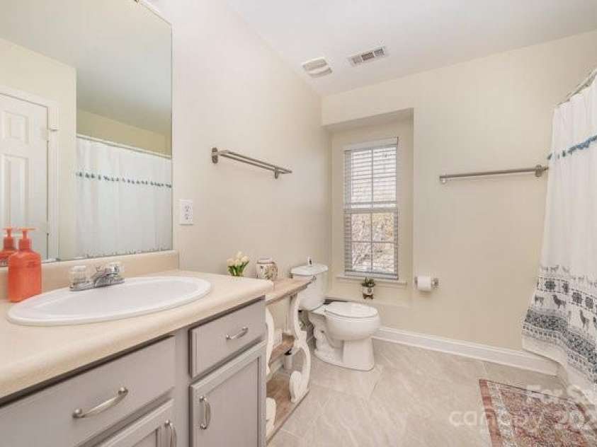 9018 Seamill Road, Charlotte, NC 28278.  MLS# CAR4231244, YatesRealty ID 23144. 
