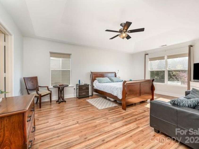 9018 Seamill Road, Charlotte, NC 28278.  MLS# CAR4231244, YatesRealty ID 23144. 