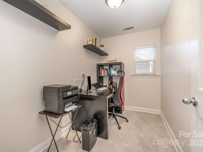 9018 Seamill Road, Charlotte, NC 28278.  MLS# CAR4231244, YatesRealty ID 23144. 